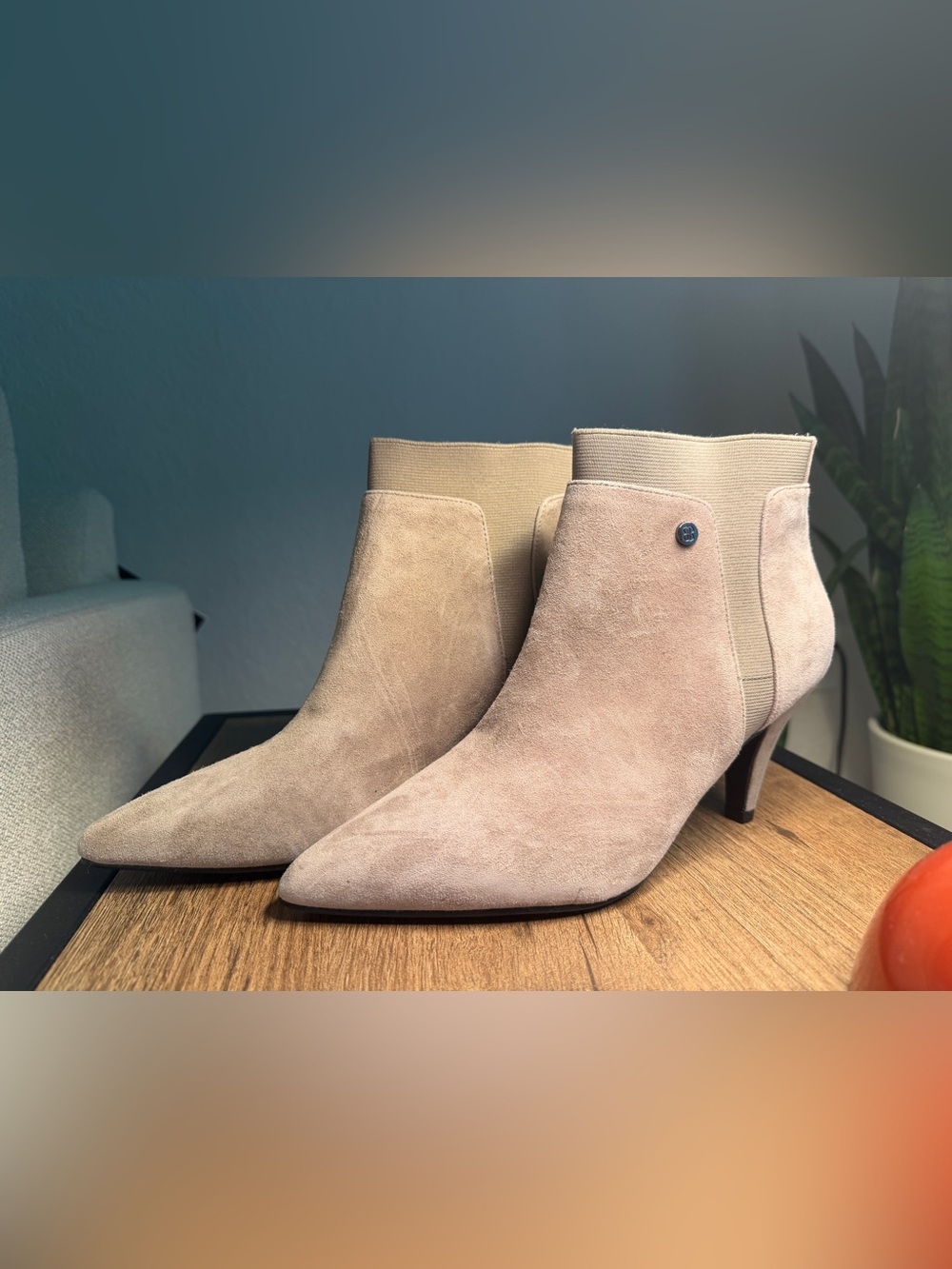 Bandolino Women’s 9M Beige Taupe Suede Leather Pointed Toe Ankle Boots NWOT